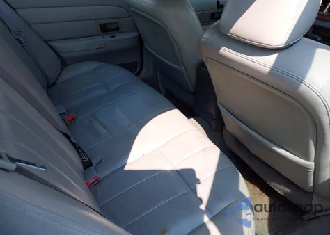 2003 Ford Crown Victoria Lx z USA, uszkodzony, nr VIN 2FAHP74WX3X153907